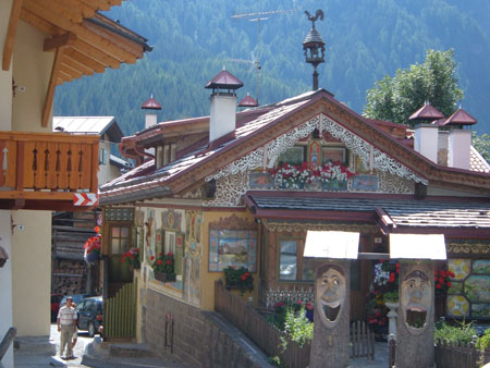 26-Maison de Canazei